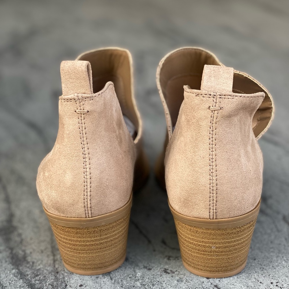 Perforated Perfect Tan Ankle Booties Pointed Toe - Picture 6 of 7